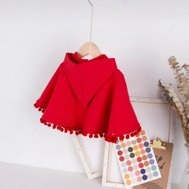 【橘魔法】小紅帽流蘇毛球細刷絨斗篷(披肩 外套 斗篷 大紅 新年 過年 拜年服 表演 戲劇 女童 兒童 童裝)