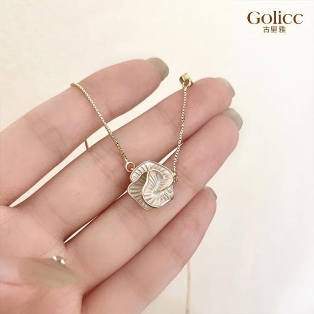 【Golicc】高級感白色立體花鎖骨鍊(母親節 生日 情人節 鎖骨鍊 項鍊 飾品 禮物)