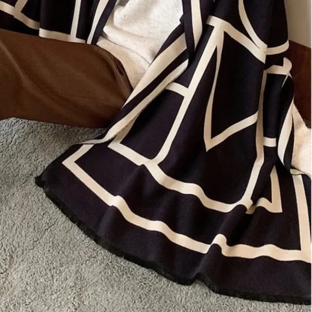 【橘魔法】復古幾何雙面薄款圍巾(雙面可圍 披肩 披巾 圍脖 毯子 大人 配件 寒流 保暖 交換禮物)