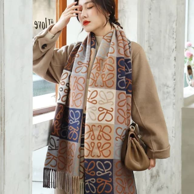 【Emi 艾迷】經典格紋保暖圍巾 披肩 秋冬保暖 輕奢高級款(交換禮物 生日禮物 聖誕禮物)