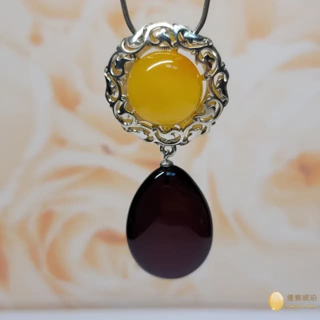 【優雅琥珀】母親節禮物 金絞蜜與紅珀 銀雕項鍊(凸圓形蜜蠟與水滴形紅珀 具鑑定證書)