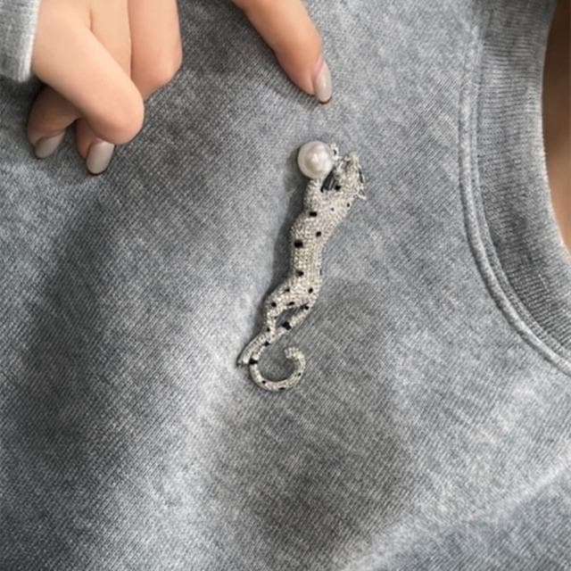 【Penny珮妮】金錢豹鑲嵌鋯石珍珠胸針(母親節禮物/交換禮物/送女友/送男友/生日禮物/情人節/送男友/父親節)