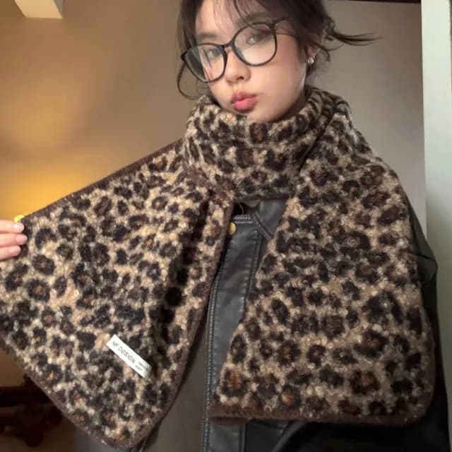 【MoonDy】豹紋圍巾 仿羊毛圍巾 時尚配件 披肩圍脖  短圍巾 高級感 羊毛卷 雙面圍巾 時髦精 韓