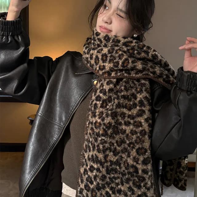 【MoonDy】豹紋圍巾 仿羊毛圍巾 時尚配件 披肩圍脖  短圍巾 高級感 羊毛卷 雙面圍巾 時髦精 韓