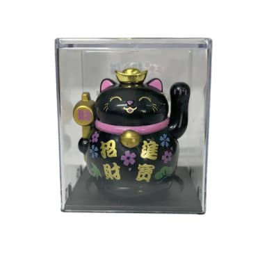 【福氣擺飾】2吋帶罩招財貓(裝飾品 送禮 新年 風水 辦公室 汽車裝飾 開業禮物 開店送禮)