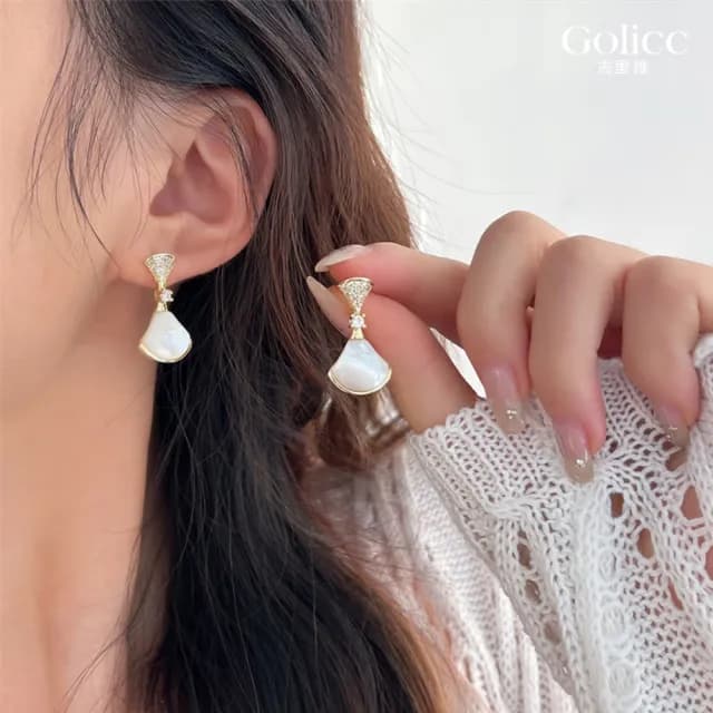 【Golicc】耳環 法式精鑲 優雅扇形小裙(七夕 情人節 生日 飾品 耳釘 耳飾 耳墜 禮物)