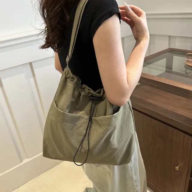 【Sunday Life】情人節禮物 休閒大容量尼龍束口單肩包(綠色)