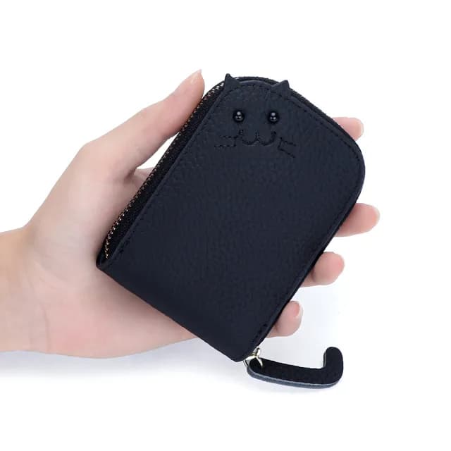 【達賀尊爵】頭層牛皮女士可愛小卡包新款時尚刺繡貓咪零錢包(卡套大容量多卡位)