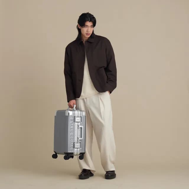 【SWISS STYLE】Voyager 20吋輕奢鋁框行李箱 日本Hinomoto頂規靜音飛機輪 100%PC頂級耐衝擊材質(兩色任選)