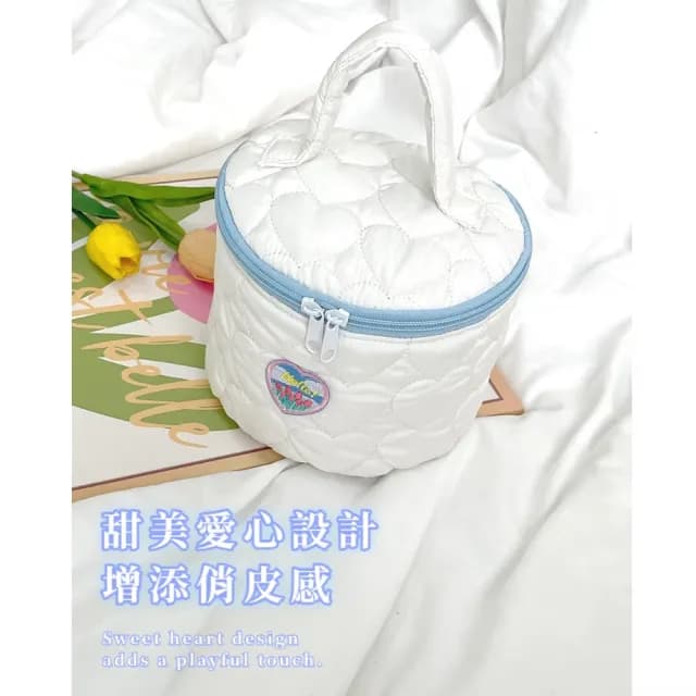 【超大收納】愛心鋪棉水桶包(大容量 化妝包 收納包 手提包 洗漱包 隨身包 保養品)