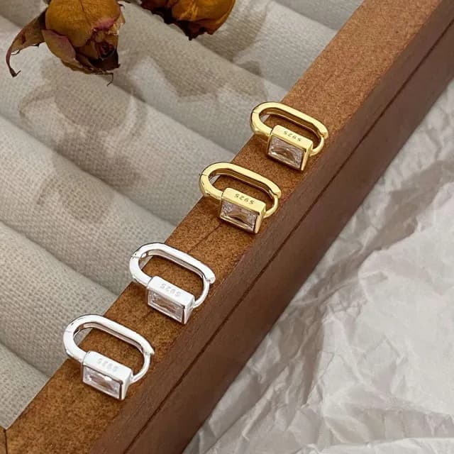 【LEESA】情人節禮物 純銀飾品\簡約耳環\ins風\耳環925\純銀耳環\耳飾\皓石耳環\個性耳環\正韓耳環\耳扣\耳