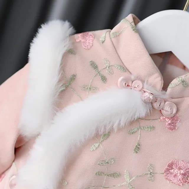 【橘魔法】花草刺繡毛邊長版上衣(洋裝 中國風 旗袍裝 過年 喜宴 唐裝 新年 新衣 拜年服 女童 童裝 兒童)