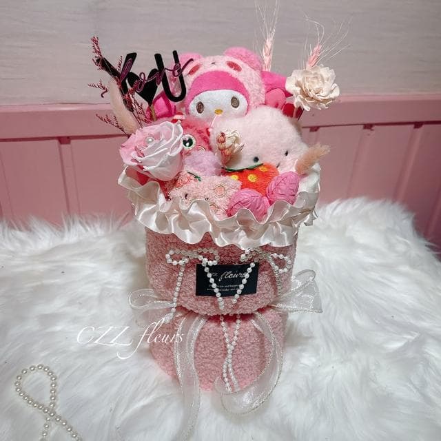 【喜滋滋花藝】敲可愛美樂蒂玩偶永生花花束(情人節花束/生日禮物/告白花束/週年慶/畢業花束)
