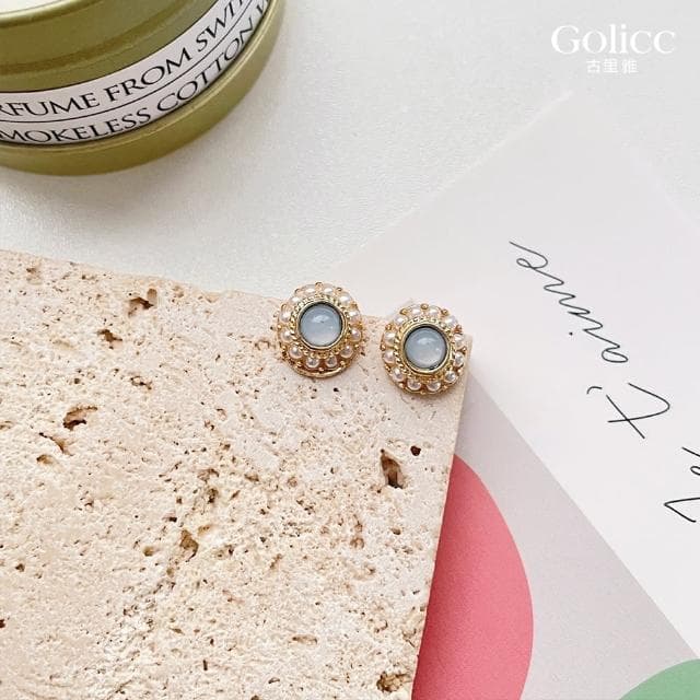 【Golicc】復古典雅 珍珠環繞設計(飾品 耳飾 耳釘 耳扣 耳環 禮物 母親節 小資節稅節)