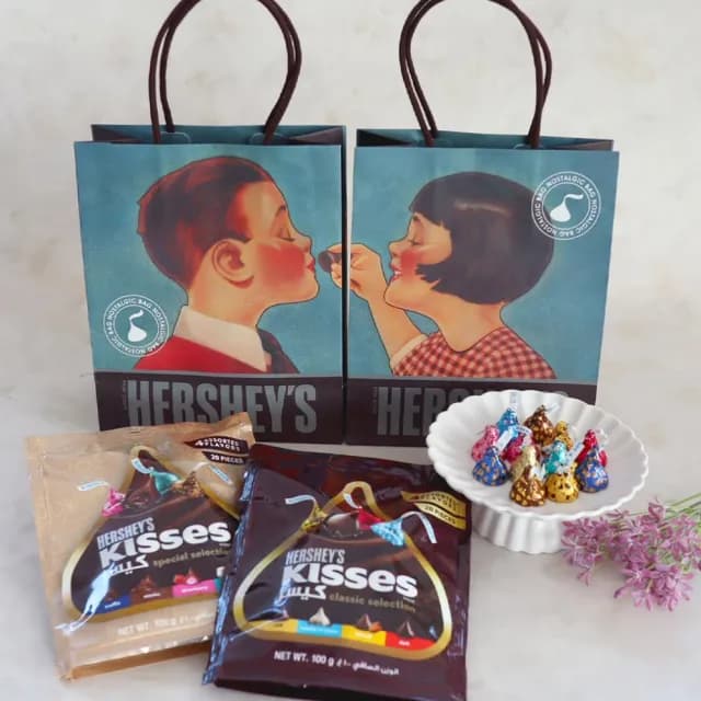 【Hersheys 好時】情侶接吻巧克力套裝 2入x1組(贈提袋 8種口味 牛奶巧克力 草莓巧克力 摩卡巧克力)