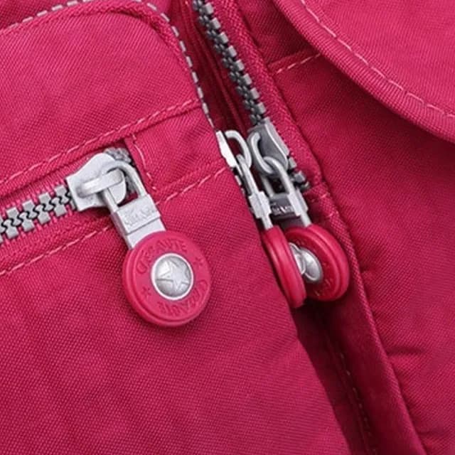 【KT DADA】斜背包 媽媽包 紅色包 紫色包 長輩 禮物 斜背包 尼龍包包 多功能包包 多隔層