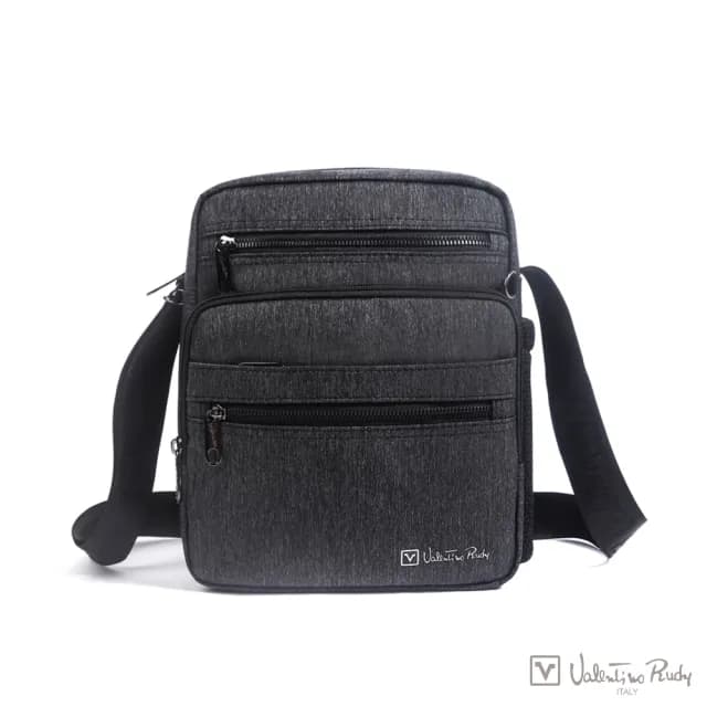 【Valentino Rudy 范倫鐵諾.路迪】日系多隔層機能收納休閒橫式斜背/側背包(七夕情人節禮物 送禮 男包)