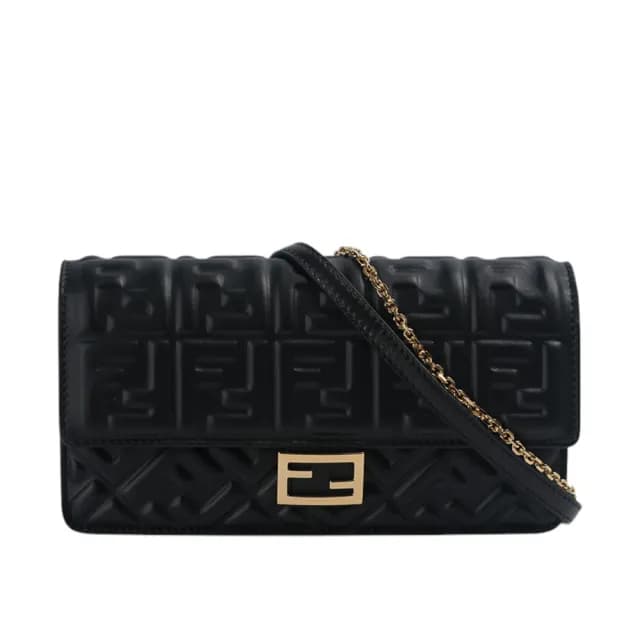 【FENDI 芬迪】Baguette FF Logo 浮雕納帕皮革二用皮夾式鍊包/WOC(黑色)