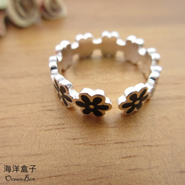 【海洋盒子】母親節禮物 可愛黑色滴釉花朵排列925純銀戒指(開口式戒指)