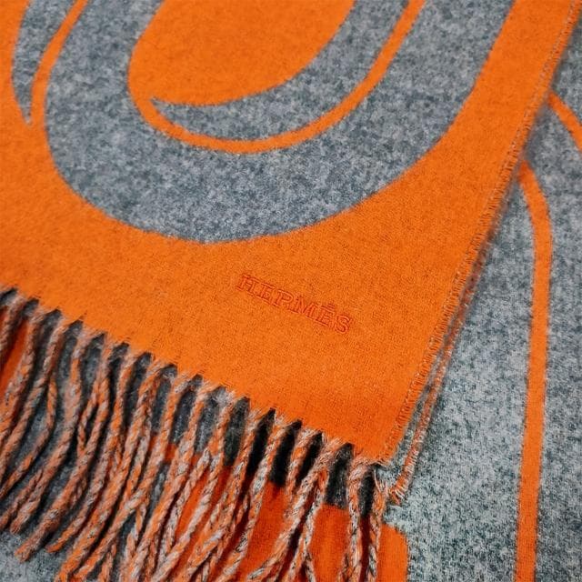 【Hermes 愛馬仕】H394825T 05 Maillons TGM經典羊毛雙面編織流蘇圍巾(橘X灰色)