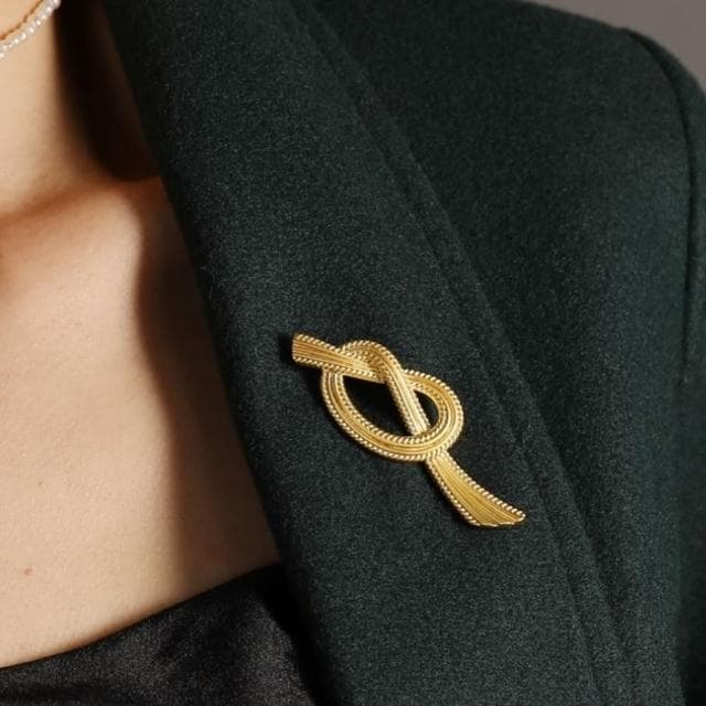 【Penny珮妮】英倫風打結麻花胸針別針(母親節禮物 送女友 交換禮物  生日禮 情人節 尾牙 新年 結婚)