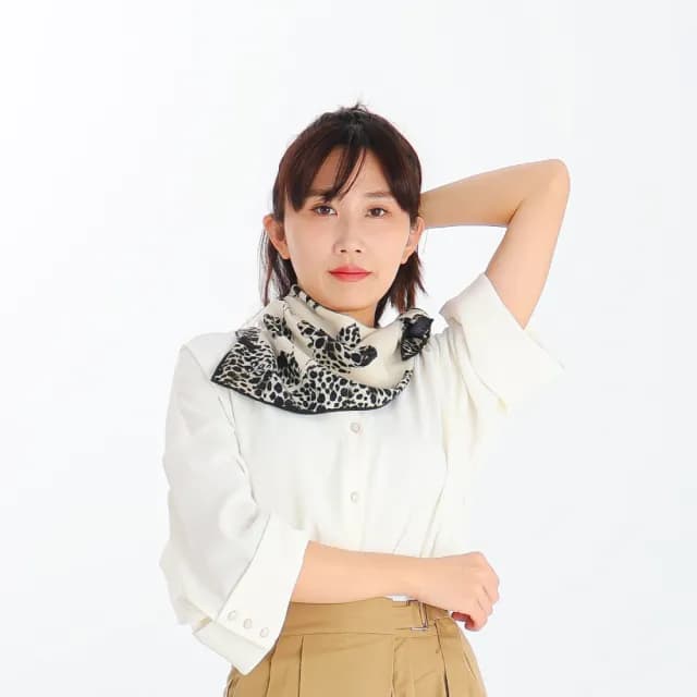 【BANNIES】蠶絲羊毛方巾｜豹影薔薇(圍巾 披肩 羊毛 蠶絲)
