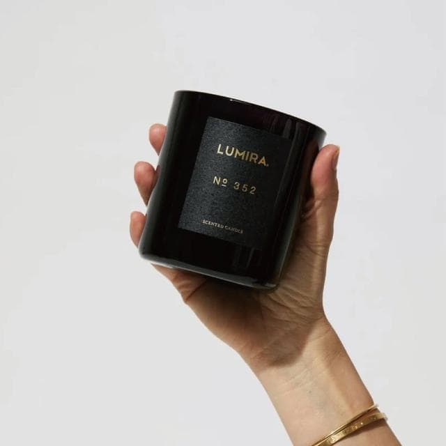 【LUMIRA】經典黑瓶蠟燭 No.352 Leather & Cedar 皮革雪松 300g