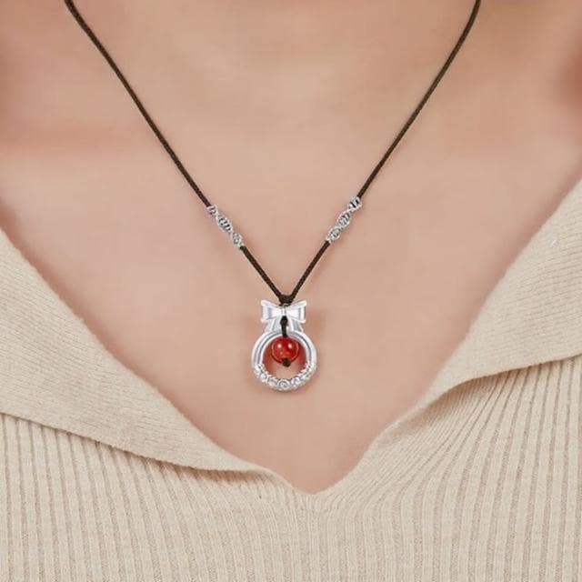 【Penny珮妮】999足銀紅瑪瑙蝴蝶結平安扣吊墜項鍊(母親節 送女友 交換禮物 生日禮 情人節 尾牙 新年 結婚)