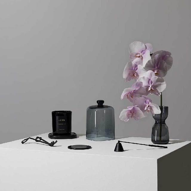 【LUMIRA】經典黑瓶蠟燭 Balinese Ylang Ylang 峇厘島依蘭依蘭 300g