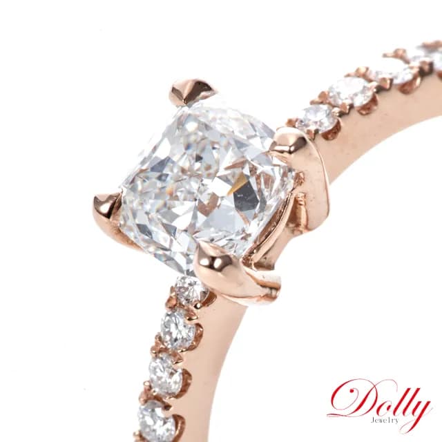 【DOLLY】1克拉 天然鑽石 F/VS2 枕型車工18K玫瑰金求婚鑽石戒指(母親節 長輩送禮 交換禮物首選)