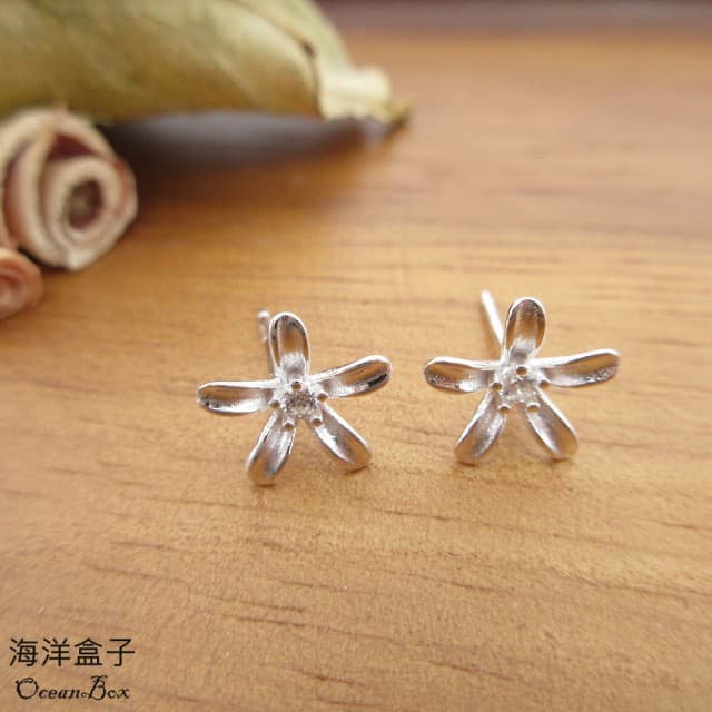 【海洋盒子】春日氛圍鑲鑽鋯石立體小花925純銀耳環(貼耳耳環)