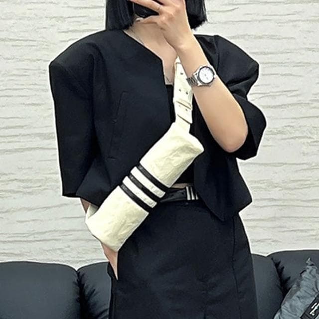 【LEESA】母親節禮物 法棍包\運動包包\包包\單肩包\斜背包\腋下包\黑色包包\牛皮包包\真皮法棍包\單肩小包\