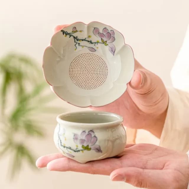 【高顏值茶具】玉蘭花手繪陶瓷茶漏組(茶濾 茶渣 茶道配件 功夫茶具 泡茶工具 擺件 瀝水器 禮物 茶具)