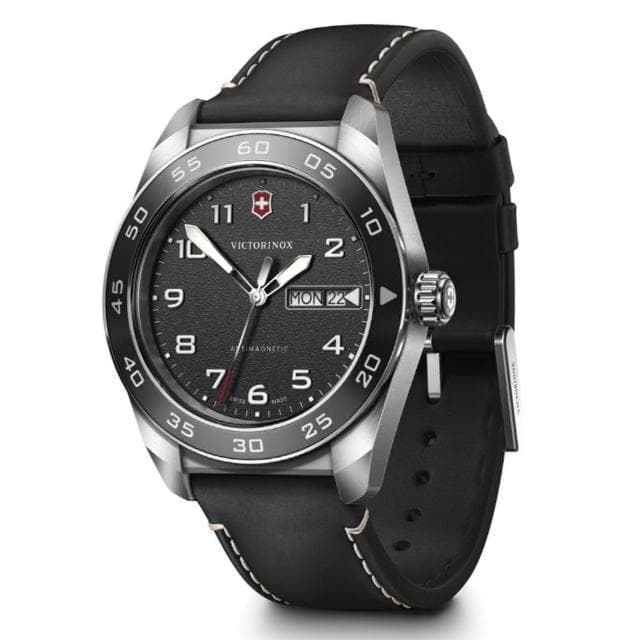 【VICTORINOX 瑞士維氏】Swiss Army 啞光 浮雕數字 石英錶 男錶 送禮 禮物推薦(VISA-242041)