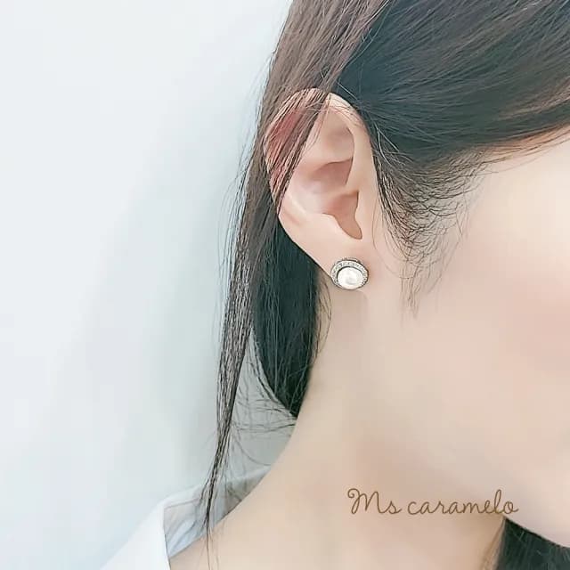【焦糖小姐 Ms caramelo】925純銀 淡水珍珠耳環(圓圈滿鑽珍珠耳環)