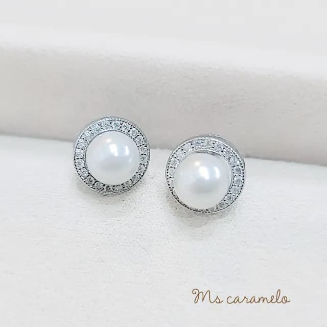 【焦糖小姐 Ms caramelo】925純銀 淡水珍珠耳環(圓圈滿鑽珍珠耳環)