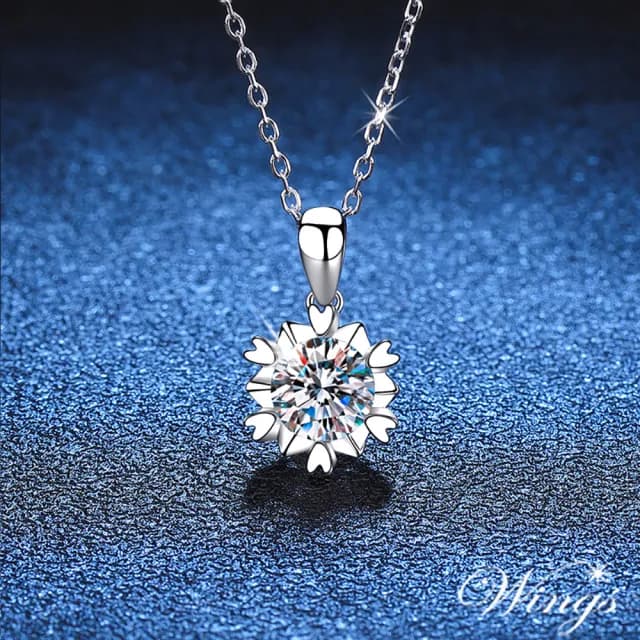 【WINGS】莫桑鑽 925純銀項鍊《冰晶雪花》 一克拉 八心八箭(七夕 情人節 女生禮物送禮 生日)