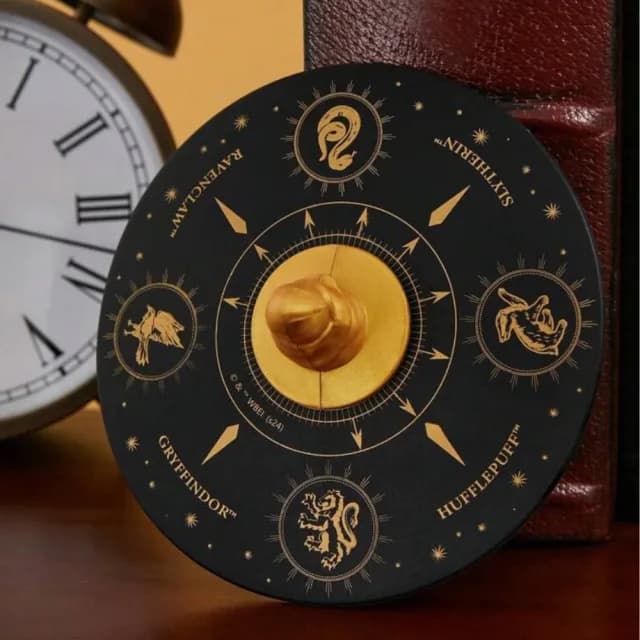 【Harry Potter 哈利波特】週邊正版授權聯名魁地奇金探子紅色矽膠杯蓋(時尚質感裝飾杯子聖誕交換生日禮物)