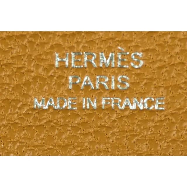 【Hermes 愛馬仕】Bastia 山羊皮方形釦式零錢包(土棕色)