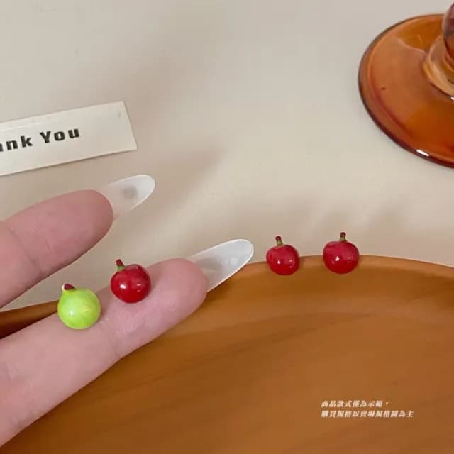 【甜美獨特】雙色蘋果造型耳釘(小眾 可愛 百搭 氣質 耳環 創意)