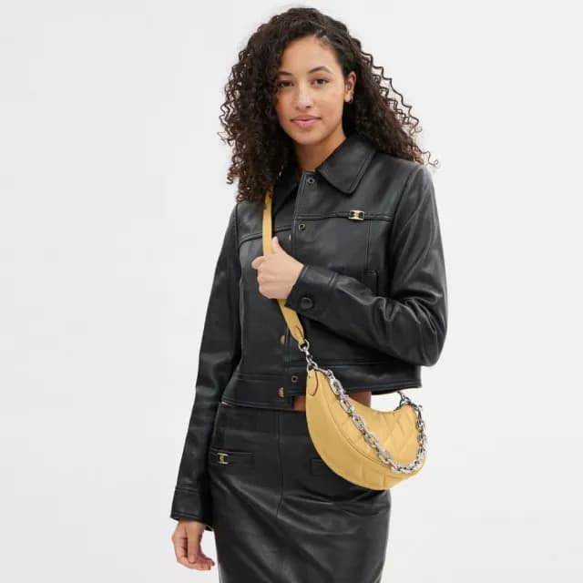 【COACH】蔻馳官方直營 PILLOW絎縫MIRA單肩手袋 單肩包 肩背包-LH/乾草色(CP148)