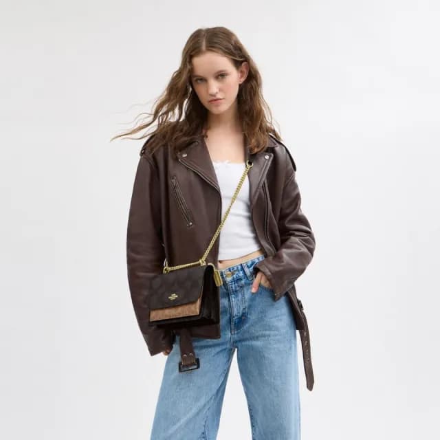 【COACH】蔻馳官方直營 KLARE 撞色經典Logo斜背手袋-IM/胡桃木色/棕黃色(CY678)