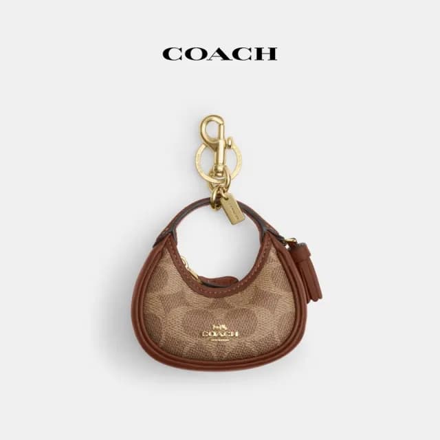 【COACH】蔻馳官方直營 CARMEN經典Logo迷你手袋掛件-IM/棕黃色/棕色(CBK67)