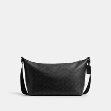【COACH】蔻馳官方直營 FINN經典Logo斜背手袋-QB/炭黑色/黑色(CAJ91)