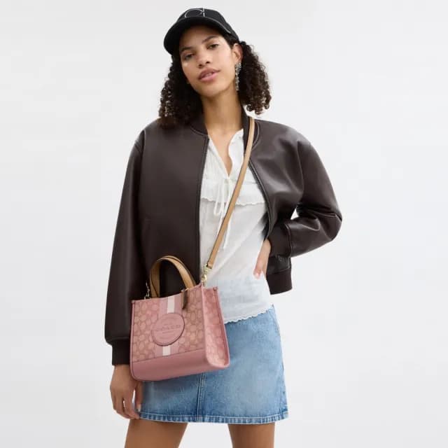 【COACH】蔻馳官方直營 DEMPSEY 經典條紋和COACH貼飾22號托特手袋 托特包-兩色任選(CQ878)