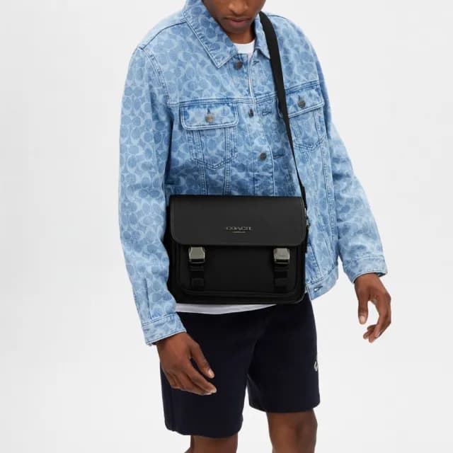 【COACH】蔻馳官方直營 RACER郵差包 騎行手袋 騎行包 斜背包-黑色(CU110)