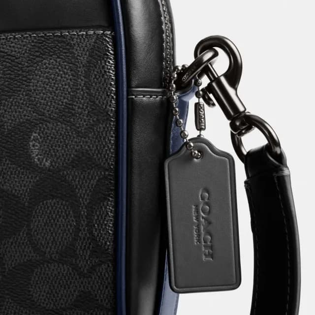 【COACH】蔻馳官方直營 HITCH撞色經典Logo斜背手袋 斜背包 側背包 斜挎包-混合黑色(CW462)