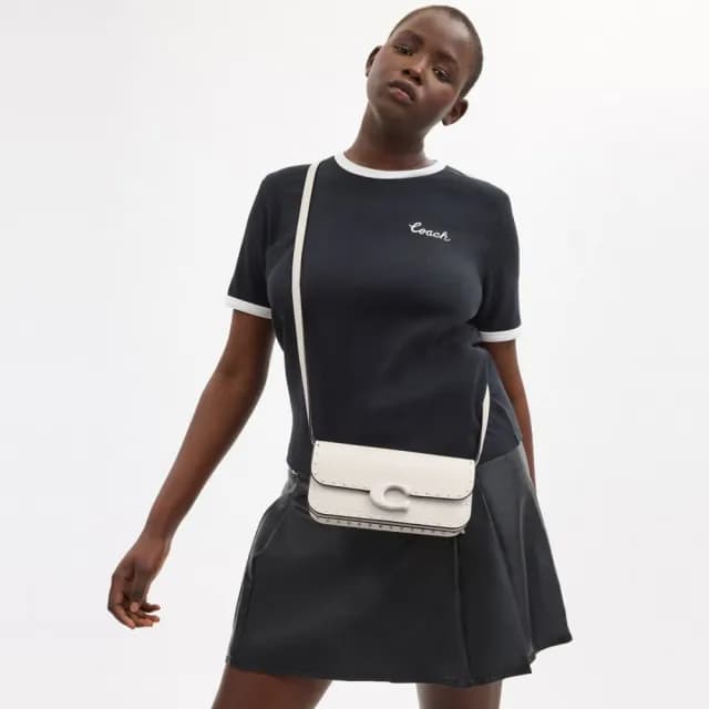 【COACH】蔻馳官方直營 IDOL 鉚釘23號手袋 單肩包 斜背包 側背包-亮古鎳色硬體/粉白(CU038)