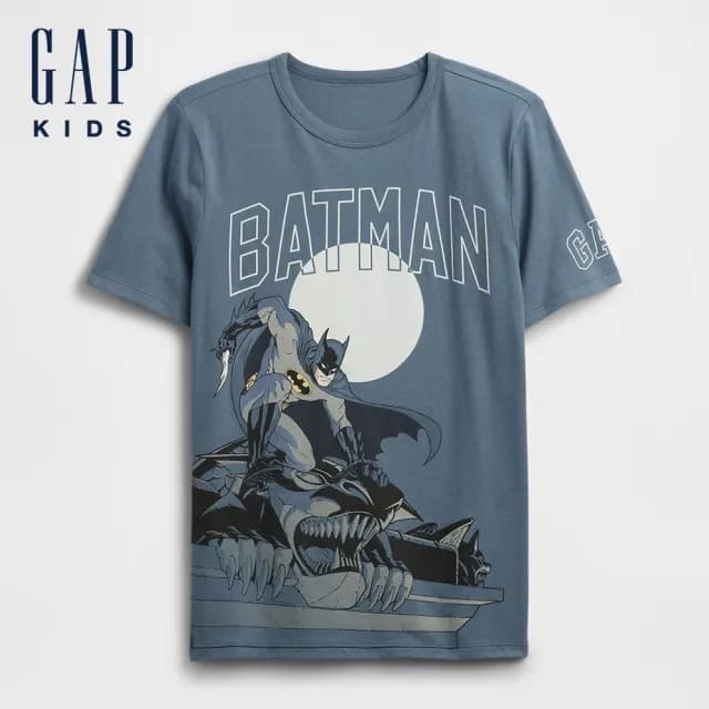 【GAP】男童裝 Gap x DC™正義聯盟聯名 Logo純棉印花圓領短袖T恤-灰藍色(824037)