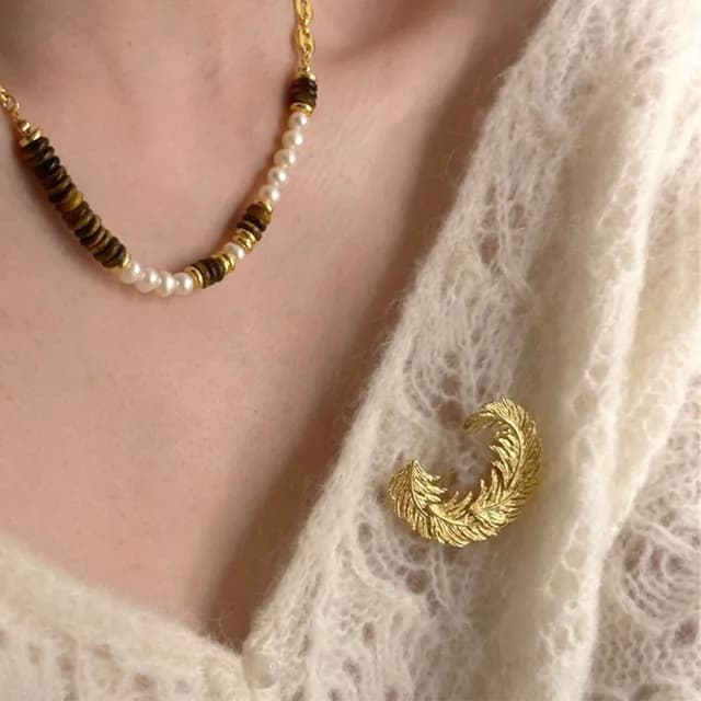 【KT DADA】金屬胸針 高級感 金色胸針 羽毛胸針 毛衣胸針 飾品 造型別針 小禮物 生日禮物 謝師禮物 胸